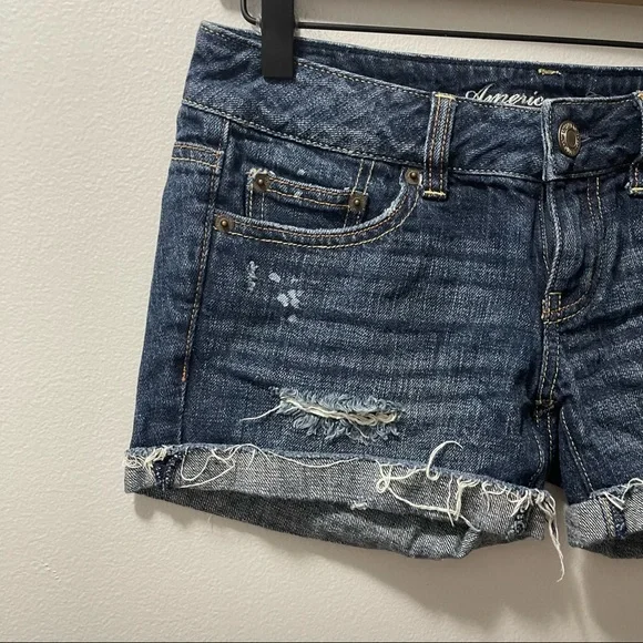 American Eagle Distressed Frayed Summer Denim Jean Shorts Size 0 - Picture 3 of 7